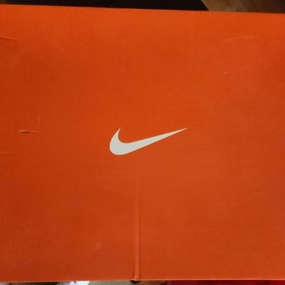 Nike Tennis Shoes - Picture 3 of 3